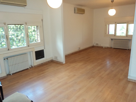 Pozuelo.Se alquila chalet INDEPENDIENTE.280m.A 200m de ESTACION.1650€