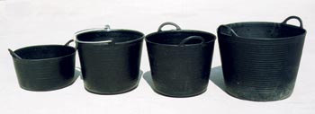 Capazos plasticos de 26 l. con asa negros, Planas