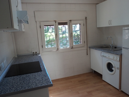 Pozuelo.Se alquila chalet INDEPENDIENTE.280m.A 200m de ESTACION.1650€