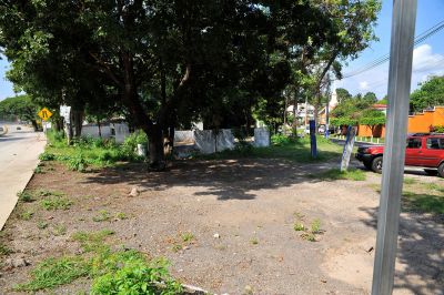 Se vende Terreno en Zaragoza con acceso a 2 calles 