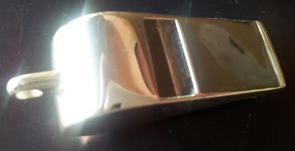 Silbatos en oro o plata.