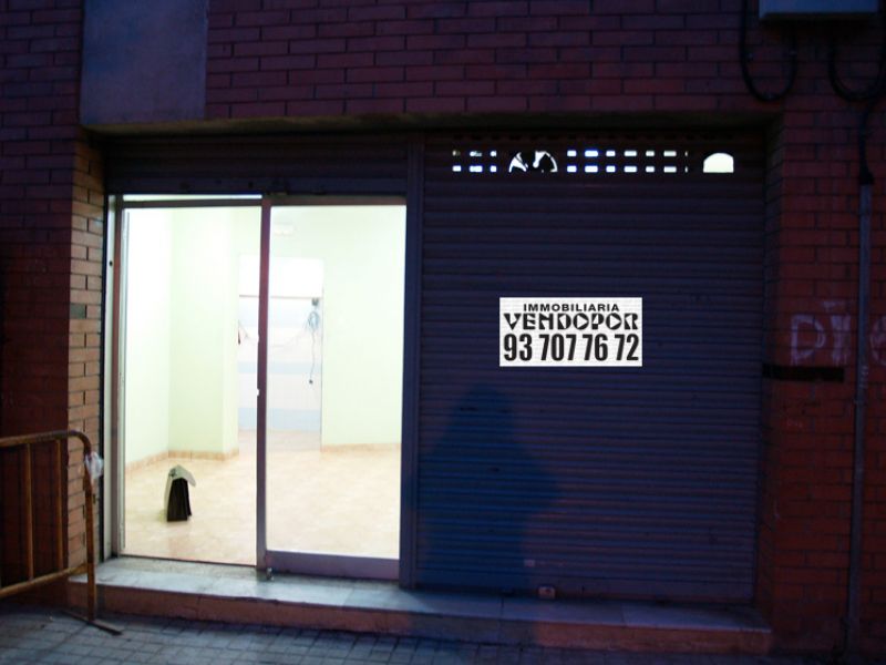 Local Comercial de 50 m2 con Gran Escaparate y mostrador
