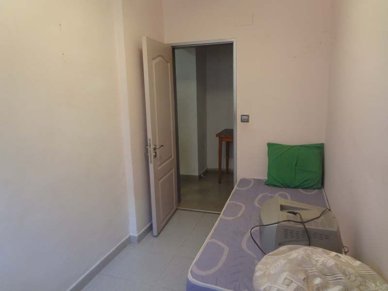 Vivienda de 85 m2 con 2 cocinas, 2 cuartos de ba�o en Ciutat Meridiana