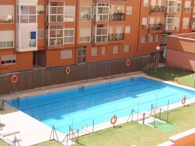 PRECIOSO PISO TRES DORMITORIOS CON PISCINA 1 MES DE FIANZA