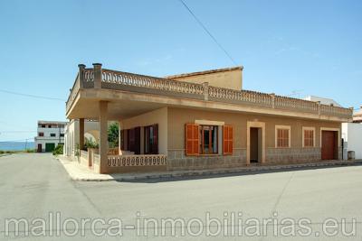 Casa con techo libre cerca del mar se vende