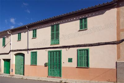 Casa de pueblo con patio en venta