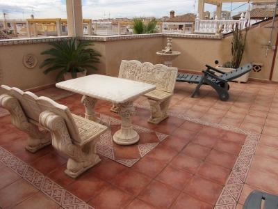 torrevieja la mata gran chalet con solarium privado,entrada para coche