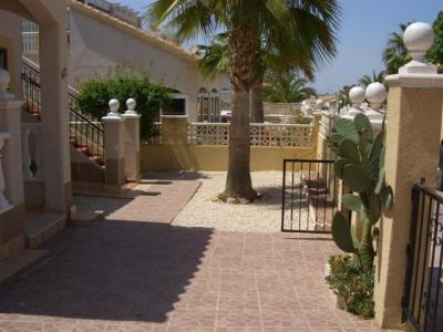 torrevieja chalet de 220metros con piscina ofertoon gran oportunidad 110.000 euros