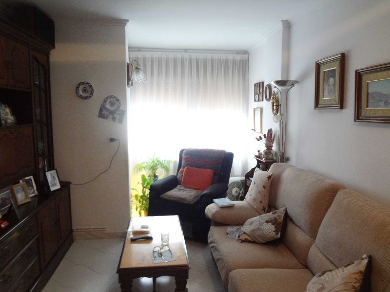 Piso primera planta en venta muy conservado y muy luminoso de 58 m2 �tiles