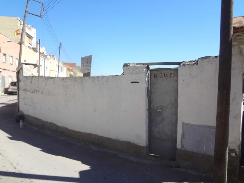 En la tranquila zona de Nou Barris, se encuentra esta casa en Venta