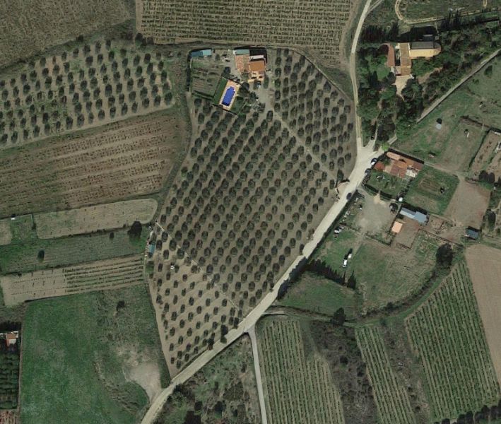 En la tranquila zona de Girona, se encuentra este magn�fico chalet