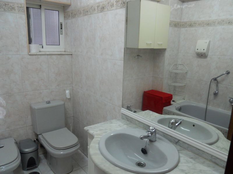 Alquilo piso en Avda Antonio Gaud� M�laga
