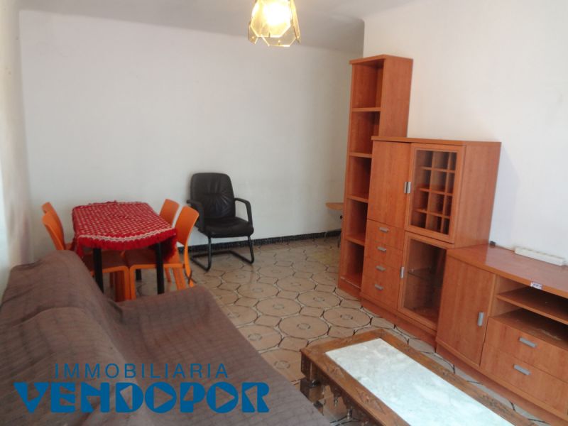 Vivienda en Alquiler distribuida en 70 m2 �tiles, planta baja de tres habitaciones