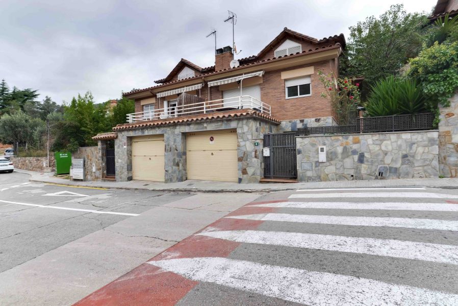 Casa en venta en Figaro-Montmany con superficie de 200 m2