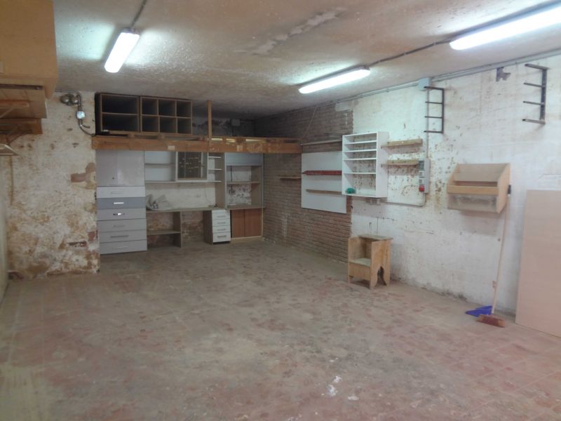 Local diafano en venta en Ciutat Meridiana