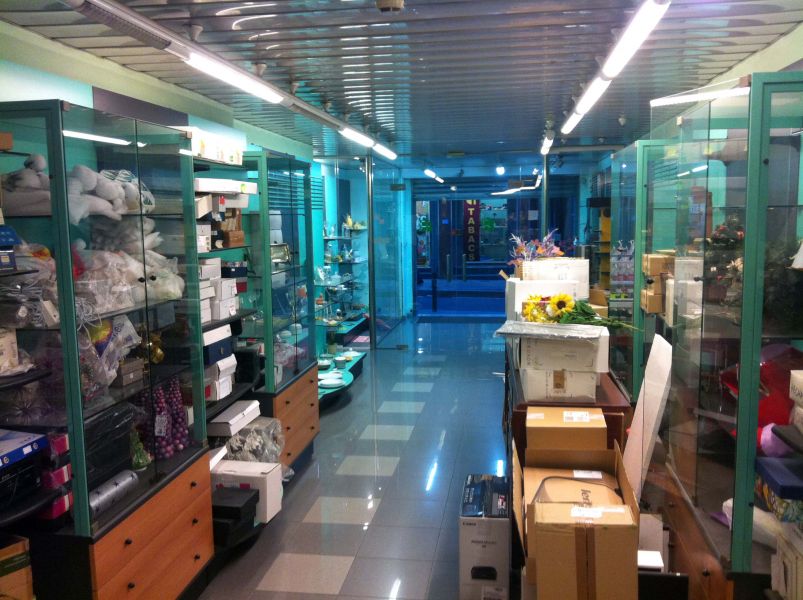 Local Comercial de 185 m2 con Gran Escaparate y mostrador
