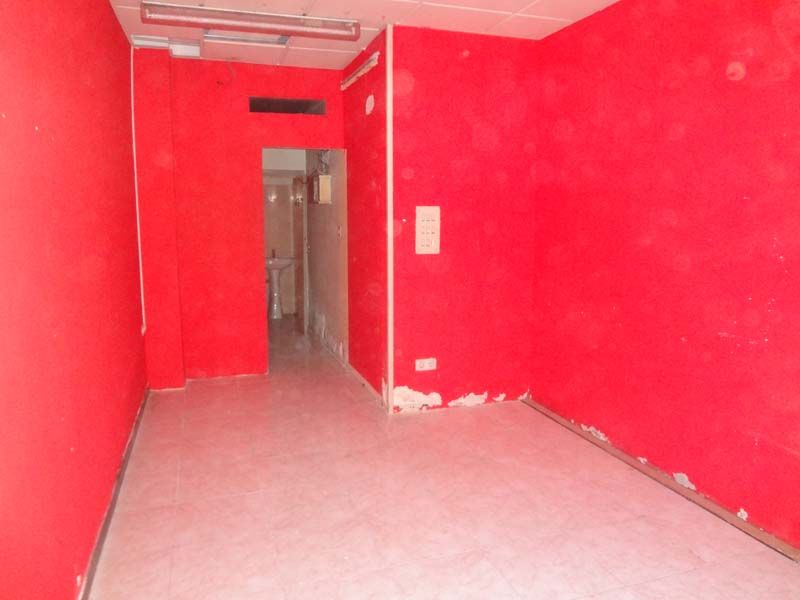 Local muy luminoso de 31 m2 en Venta, en zona muy comercial en la zona Norte de Barcelona