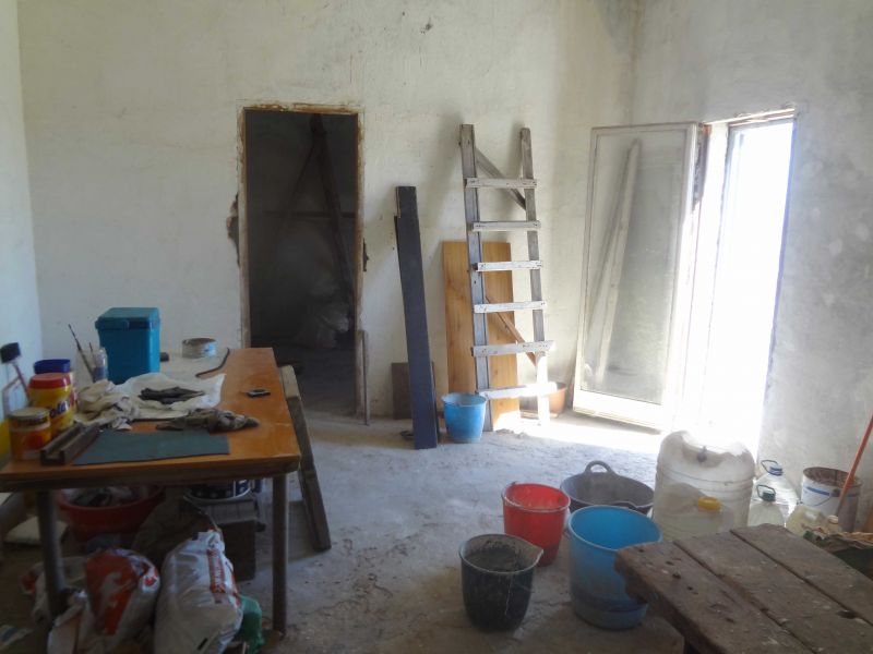 En la tranquila zona de Nou Barris, se encuentra esta casa en Venta 