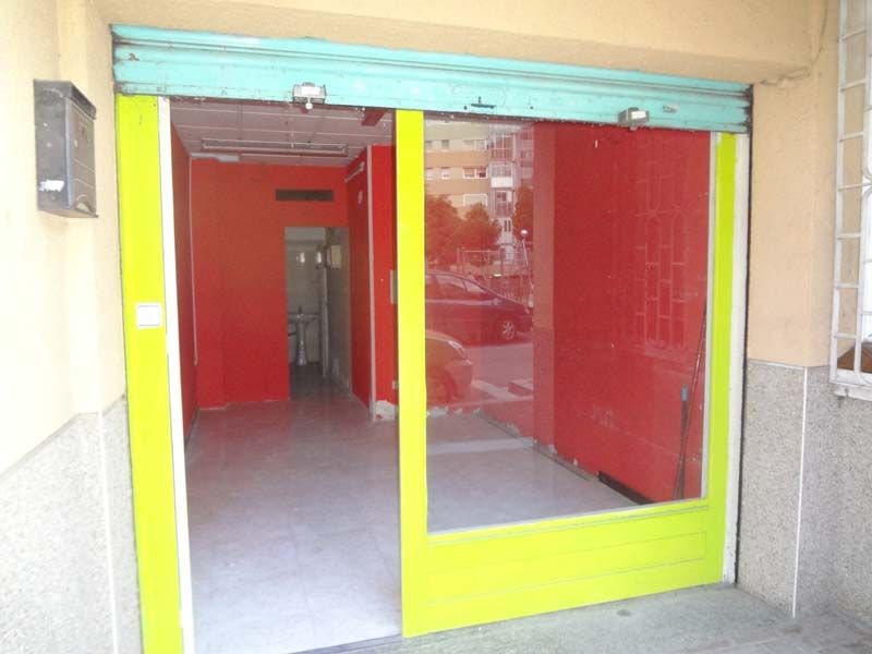 Local comercial en venta en el barrio de Ciutat Meridiana