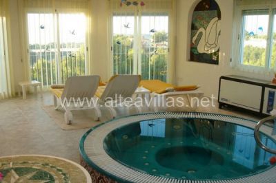 Villa en Altea con otro chalet separado, vistas al mar, piscina, sauna y minigolf