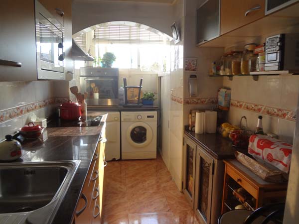 Vivienda + local ubicada en la calle Dalia por 209.000 Euros en Montcada i Reixac