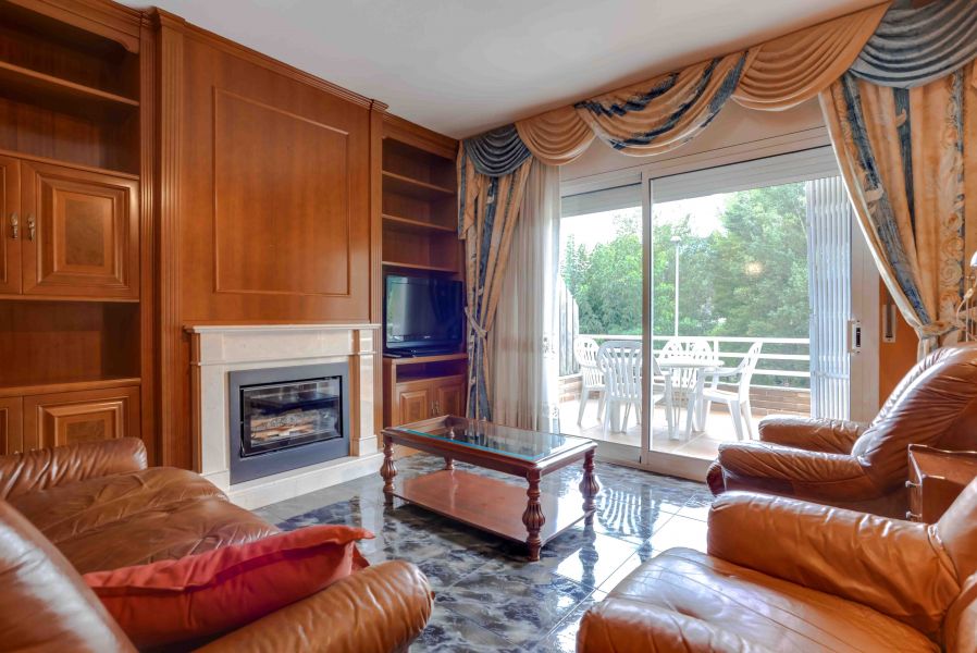 Espectacular Casa e Inmejorable Terreno en El Figaro y Montmany Casa a solamente 33 km