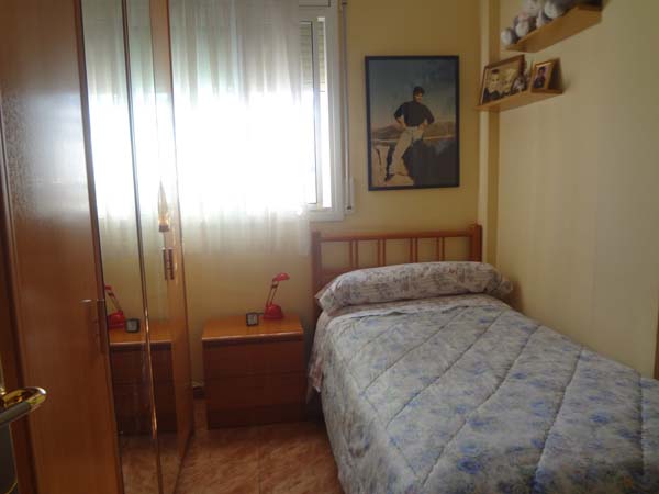 Vivienda de 78 m2+ Local de 93 m2 con salida de humos y barbacoa con chimenea
