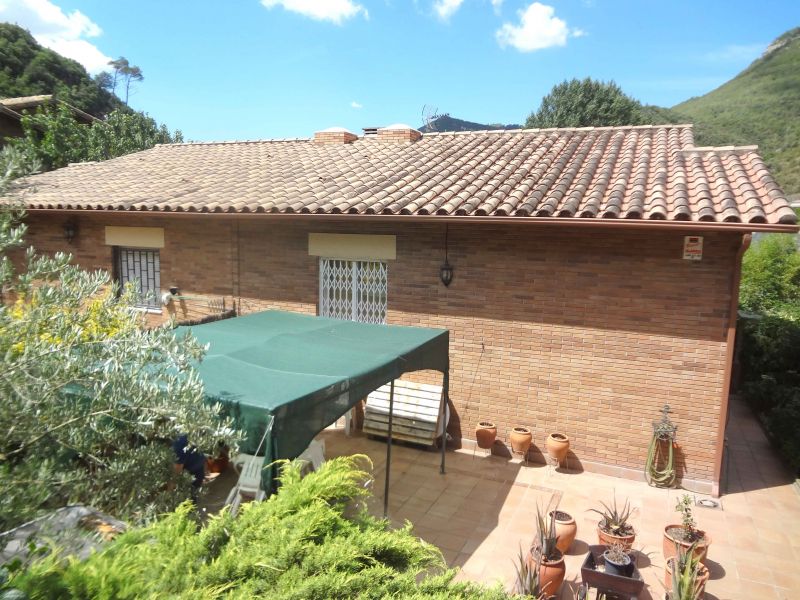 Espectacular Casa e Inmejorable Terreno en El Figaro y Montmany