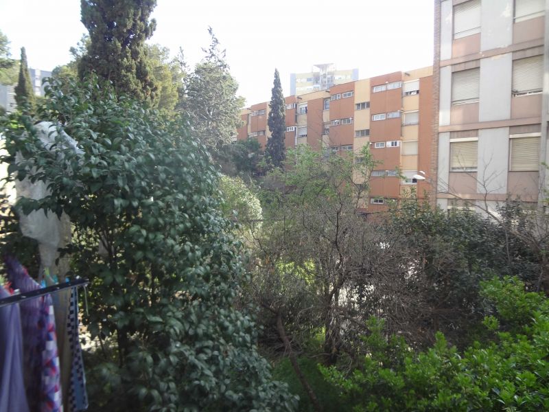 Planta baja conservada en venta de 64 m2 en Ciudad Meridiana