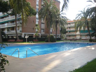 PISO  125 m2, 4 HAB.(3 DOBLES)ITACIONES , ZONA MUY BUENA. PLAYA , MONTA�A, BIEN COMUNIC